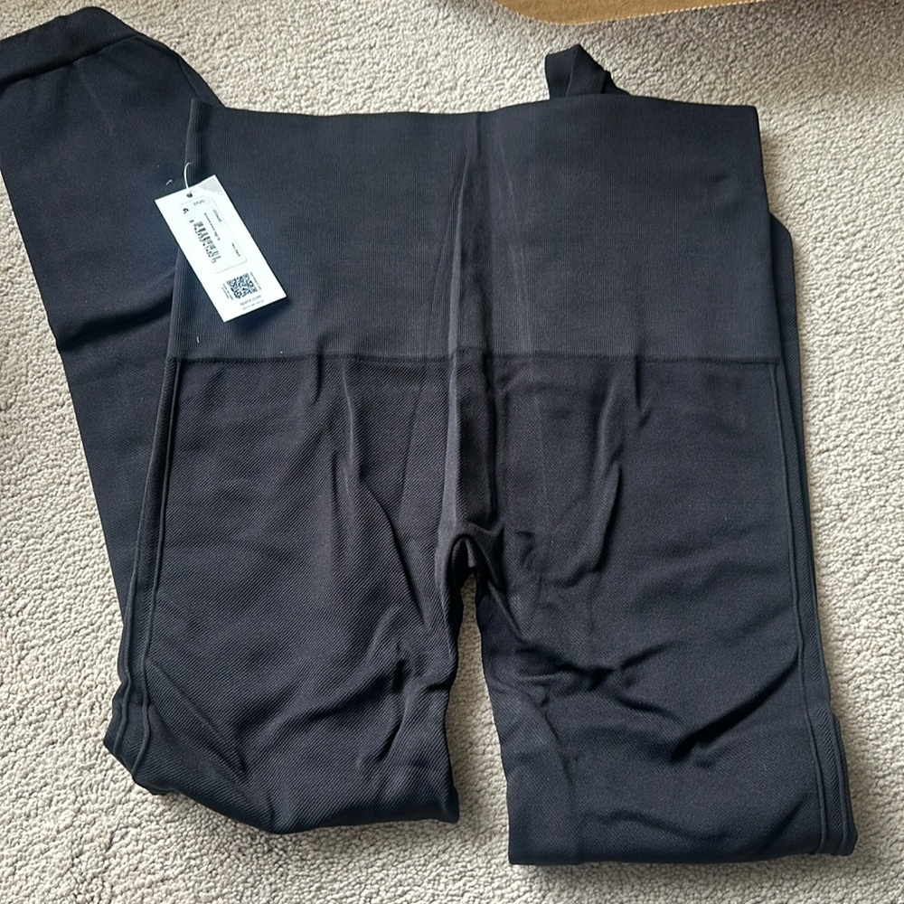 Spanx NWT black Ecocare ankle legging.  Size L.  Smoke and pet free!